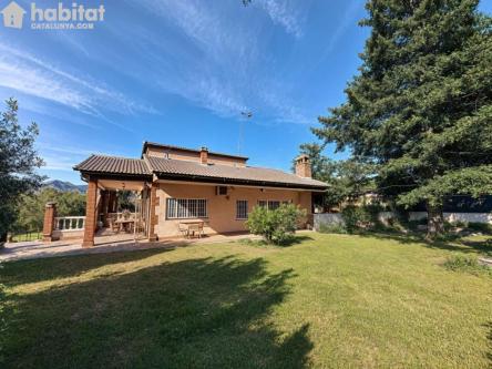 MASQUEFA-CAN PARELLADA, MAGNIFICO CHALET CON PISCINA. en Esparreguera - Imagen 1