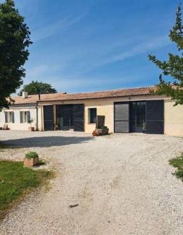 Maison à Saint-Médard-en-Jalles - Photo 1