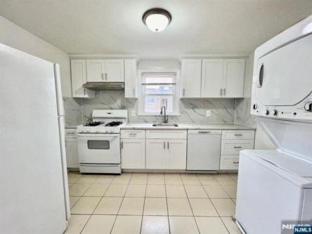 Maple St Unit,kearny, Home For Rent in Newark - Image 1