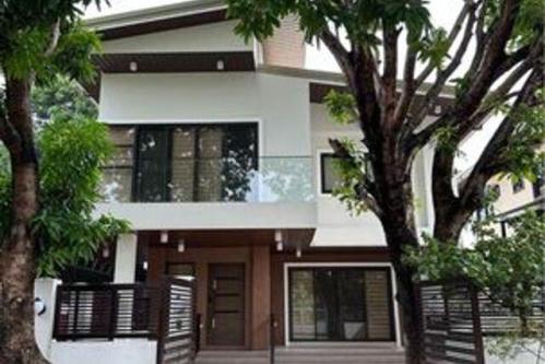 Merville, Paranaque, House For Rent in Western Bicutan - Image 1