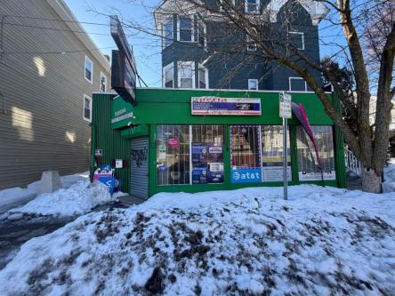 Methuen/Lawrence Line Versatile Commercial Unit in Nashua - Image 1