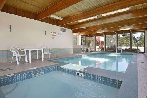 Metro Inn in Saint-Constant - Image 1
