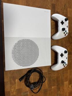 Microsoft Xbox One S Console with controllers in Kelowna - Image 1