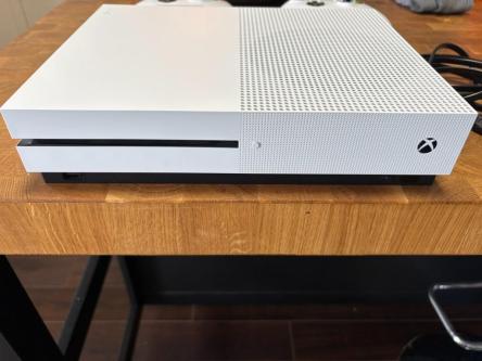 Microsoft Xbox One S Console with controllers in Kelowna - Image 2