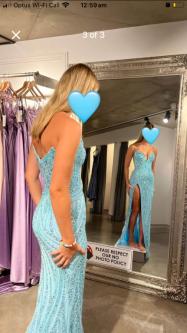 Model required formal gown in Loganholme - Image 1