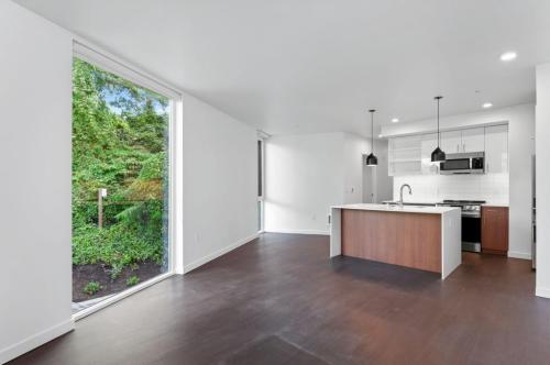 Modern 2-Bedroom with In Unit Washer and Dryer, Rooftop … in Seattle - Image 1