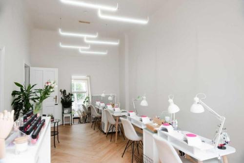 Modern Beauty Stations for Rent – Berlin (Steglitz) in Berlin - Bild 1
