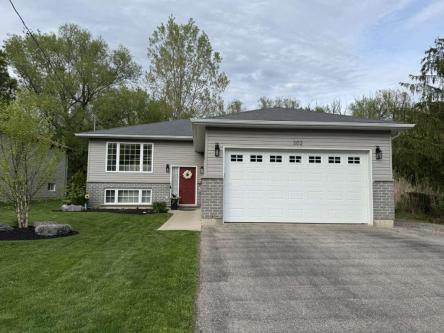 Modern Raised Ranch with Stunning Green Space View in Woodstock - Image 1