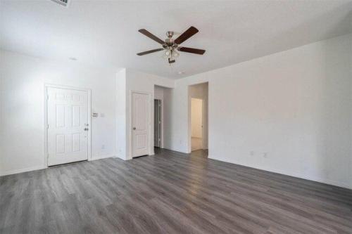 Moss Ln, Porter, Home For Rent in Galveston - Image 1