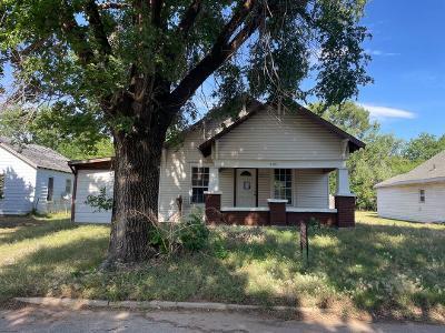 N Leach Ave in Enid - Image 1