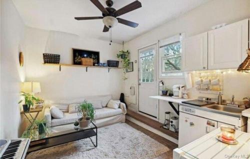 N Westbury Rd, Hampton Bays, Home For Rent in Hamptons - Image 1