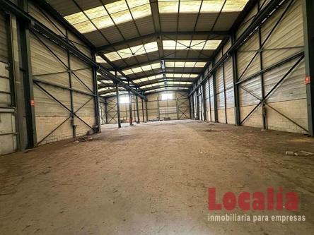 NAVE IDEAL COMO CENTRO DEPORTIVO, PADEL, ROCODROMO, ... en Torrelavega - Imagen 1