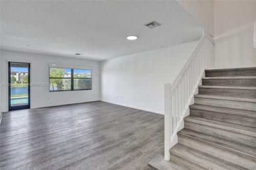 Ne St Ter, Miami, Home For Rent in Miami Gardens - Image 1