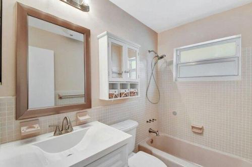 Ne Th Ave Apt,lighthouse Point, Home For Rent in Pompano Beach - Image 1