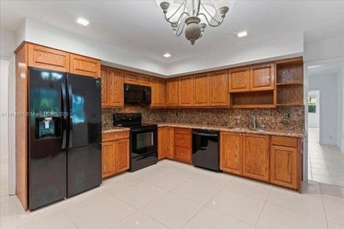 Ne Th St, Miami, Home For Rent in Miami Gardens - Image 1