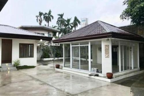 New Manila, Quezon, House For Rent in Santo Niño - Image 1