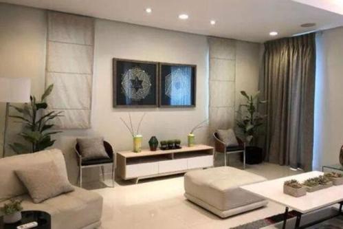 New Manila, Quezon, Townhouse For Rent in Lower Bicutan - Image 1
