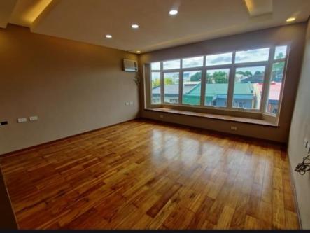 New Manila, Quezon, Townhouse For Rent in Valenzuela - Image 1
