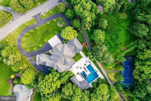 Nicholas Run Dr, Great Falls, Home For Rent in Reston - Image 1