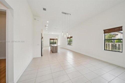 Nw Rd Pl, Doral, Home For Rent in Hialeah - Image 1