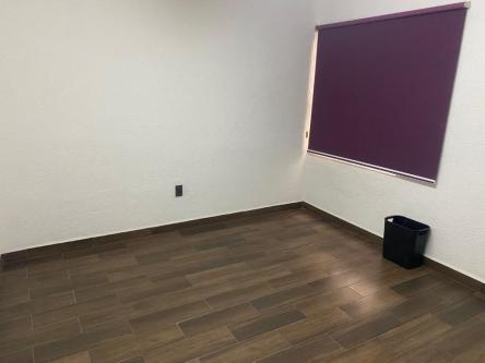 OFICINA EN RENTA CON VENTANA Y PIZARON en Laredo - Imagen 2