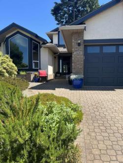 Ocean View Home in Arbutus Ridge in Duncan - Image 1