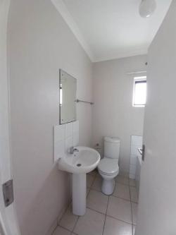 One Bedroom Apartment To Rent In Maitland in Cape Town - Image 2