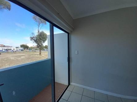 One Bedroom Apartment To Rent In Maitland in Cape Town - Image 3