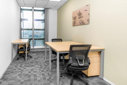 Open plan office space for 15 people in Regus Horizon House in London - Image 1