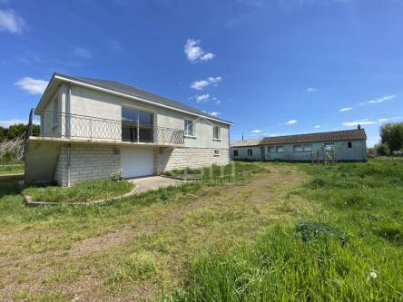 PAVILLON RENOVE AVEC DEPENDANCES à Châtellerault - Photo 1
