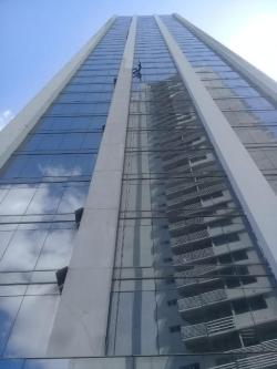 PINTURA EN ALTURA PTY REDEFINE LO ALTO CON PINTURA ESPECIALIZADA en Panamá - Imagen 1