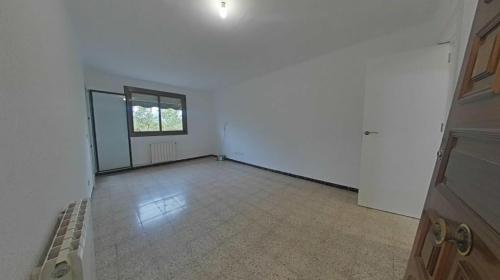 PISO ALQUILADO, IDEAL INVERSORES EN LA ROUREDA en Manlleu - Imagen 1