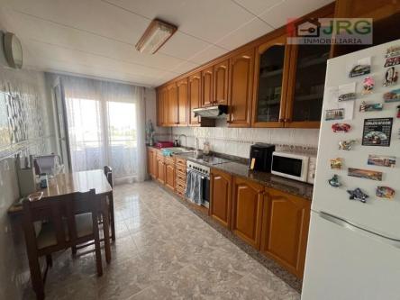 PISO CON EXCELENTES ACABADOS Y ALTA RENTABILIDAD en Benicarló - Imagen 1