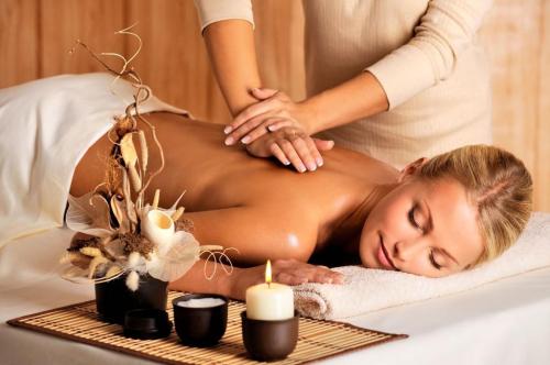 PRIVATE AND PRIVACY MASSAGE SERVICE BAHRIA TOWN LAHORE in Lahore - Image 2
