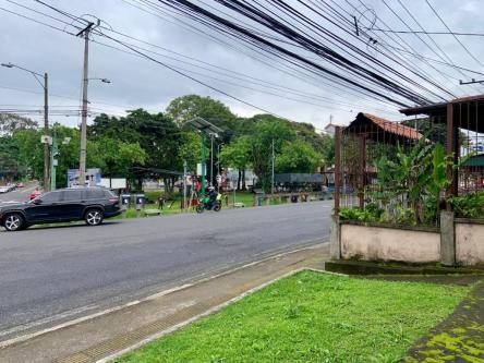 PROPIEDAD CON CASAS Y APARTAMENTOS EN SABANILLA. en San José - Imagen 12