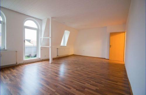PROVISIONSFREI: 3-Zimmer-Dachgeschosswohnung mit Entwicklung … in Wilhelmshaven - Bild 1