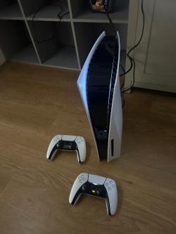 PlayStation 5 Disc Edition with 2 Controllers in Ripley - Image 1
