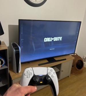 PlayStation 5 Disc Edition with 2 Controllers in Ripley - Image 3