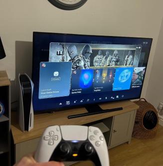 PlayStation 5 Disc Edition with 2 Controllers in Ripley - Image 4