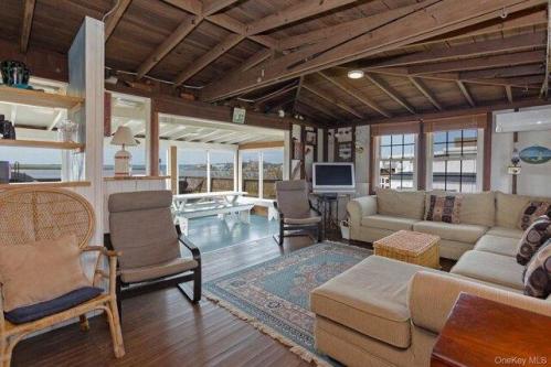 Point Rd, Westhampton Beach, Home For Rent in Westhampton beach - Image 1