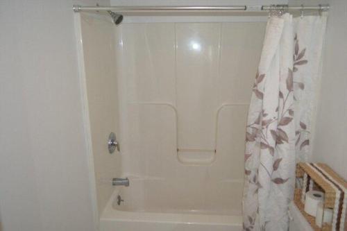 - Providence Rd, Northbridge, Home For Sale in Worcester - Image 1