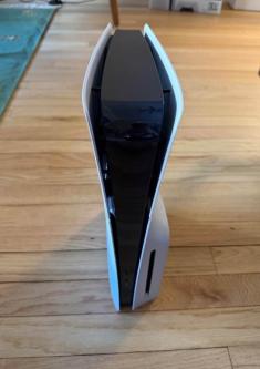 Ps5 slim (mint condition) includes disc drive and controller. in Denver - Image 3