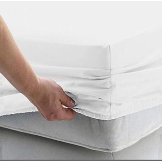 QUEEN FITTED/CADRY WHITE HOTEL CADAR WITH RUBBER in Singapore - Image 1