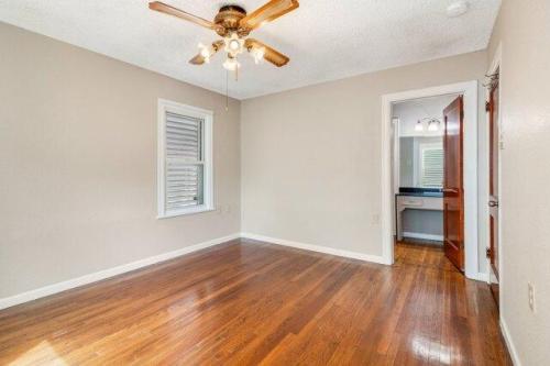 Rd St, Galveston, Home For Rent in Galveston - Image 1
