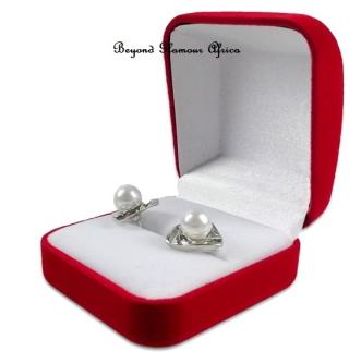 Red Square Velvet Ring Box in Kikuyu - Image 2