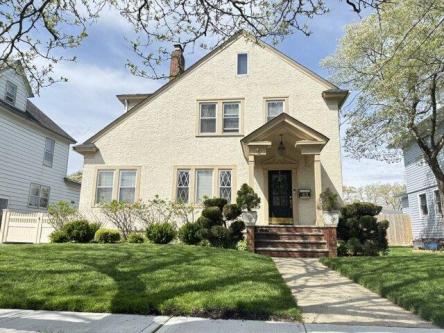 Rolling St, Lynbrook, Home For Rent in Long Beach - Image 1