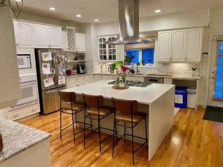 Room For Rent in Luxury Ritchie House -- Female Roommate … in Edmonton - Image 1
