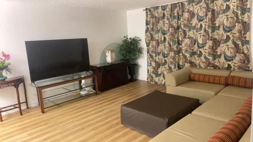 Rooms for Rent/Clean & Quiet/Kitchen Access in Las Vegas - Image 9