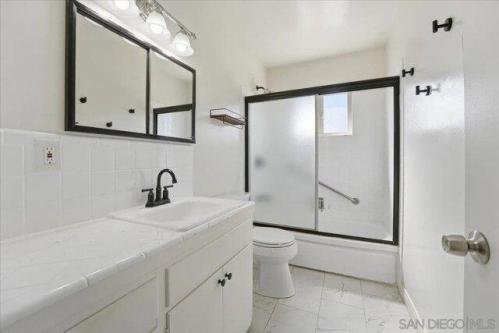 Root St, San Diego, Home For Rent in San Diego - Image 1