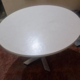 Round dining table white in Mathikere - Image 1